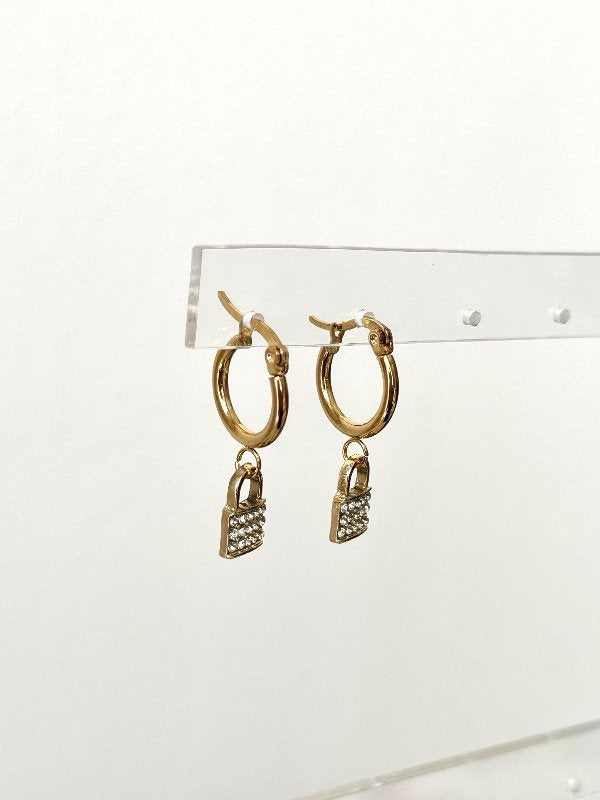 Argollita con dije Candado Cubic AD (PAR)